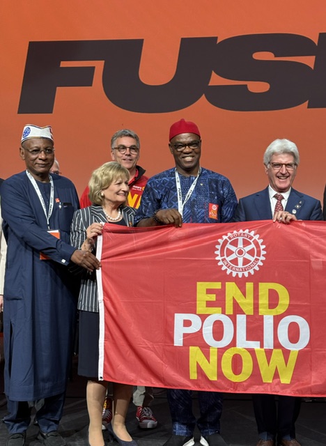 Besucherinnen und Besucher auf einer Veranstaltung